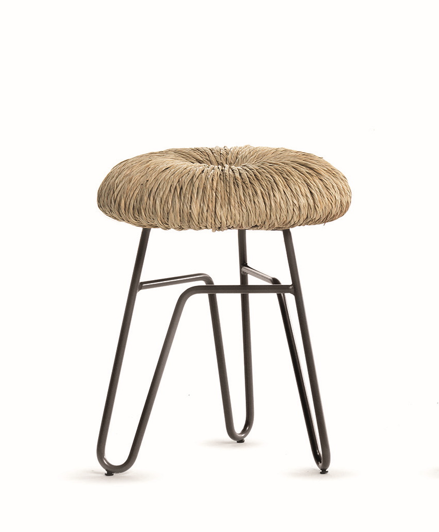 Grauer Donut Hocker H45cm von Mogg mit geflochtener Sitzfläche und Metallgestell. Moderner Sitzhocker.