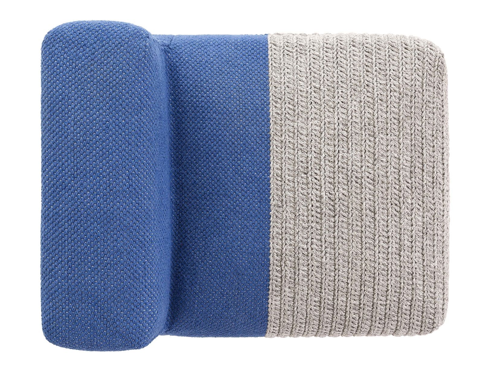 Detailaufnahme: Blauer Mangas Outdoor Sessel von Gan mit Strickmuster, Gartenmöbel für Terrasse und Balkon.