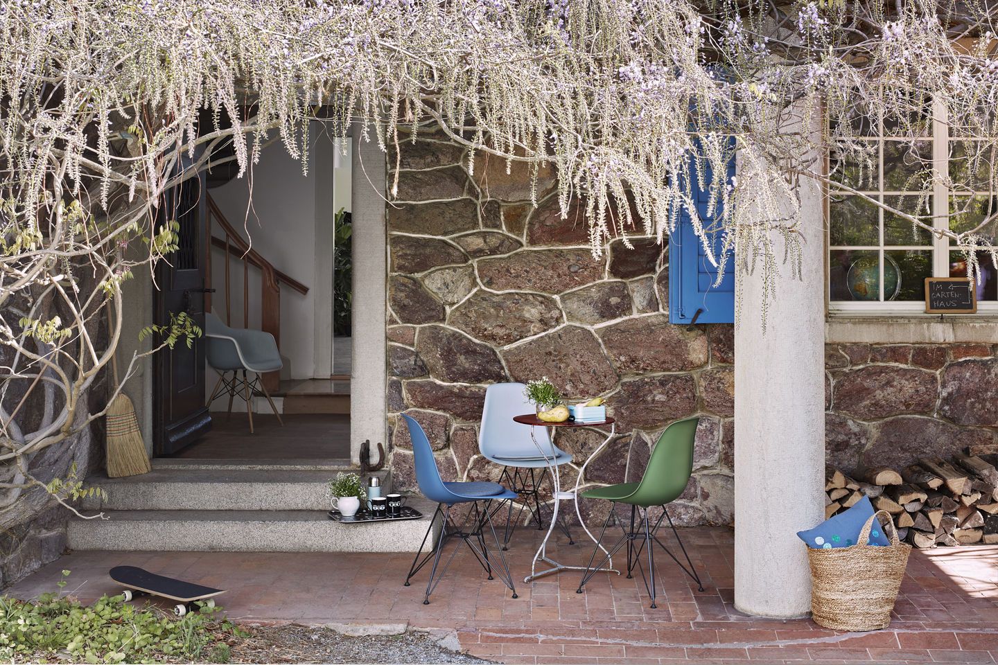 Eames Fiberglass Chair DSR Stuhl Vitra