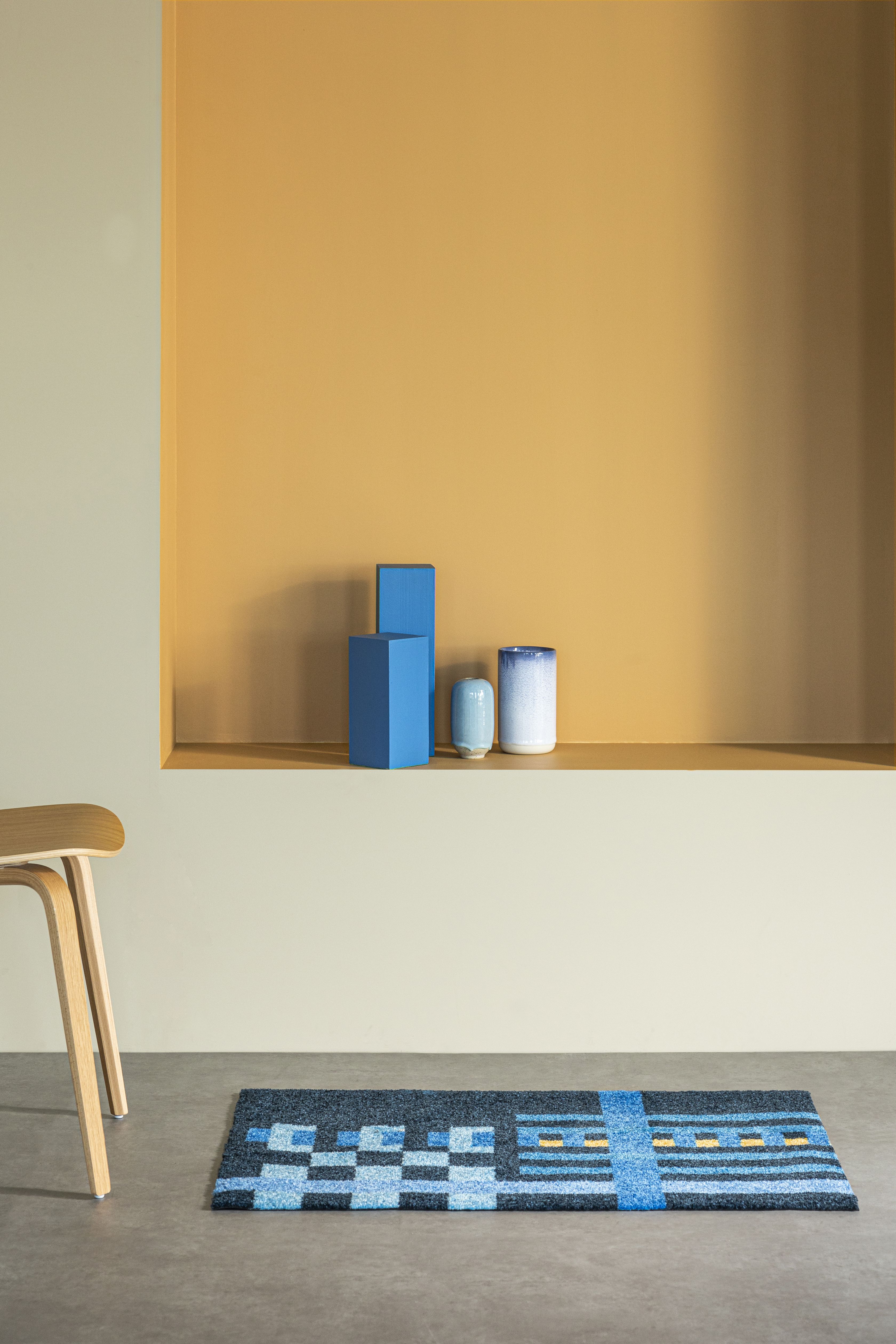 Heymat Loom Fußmatte Bauhaus Blue, 60x85 cm, blaue Design-Fußmatte für den Innenbereich.