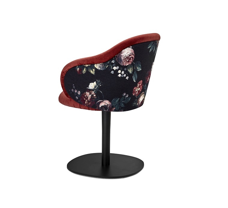 Ona Armlehnstuhl mit floralem Muster und rotem Samt, Freifrau Manufaktur Drehstuhl.