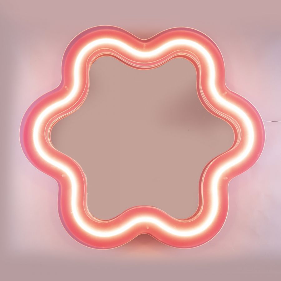 Supercurve Flower Spiegel von Seletti: Rosa Blumenspiegel mit Neonbeleuchtung für moderne Wanddekoration.