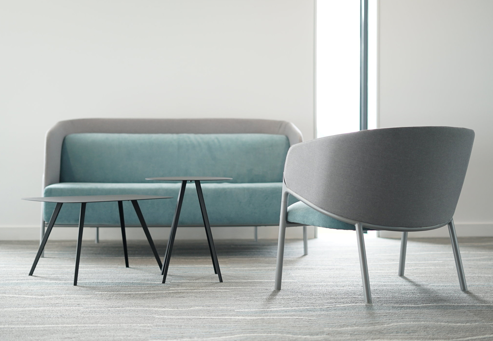 Agorà Beistelltisch in Dunkelblau: Rechteckiger Couchtisch für Wohnzimmer oder Büro mit modernem Design.