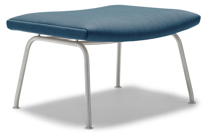Blauer CH446 Hocker von Carl Hansen & Søn mit Stahlgestell, passend für Sessel.