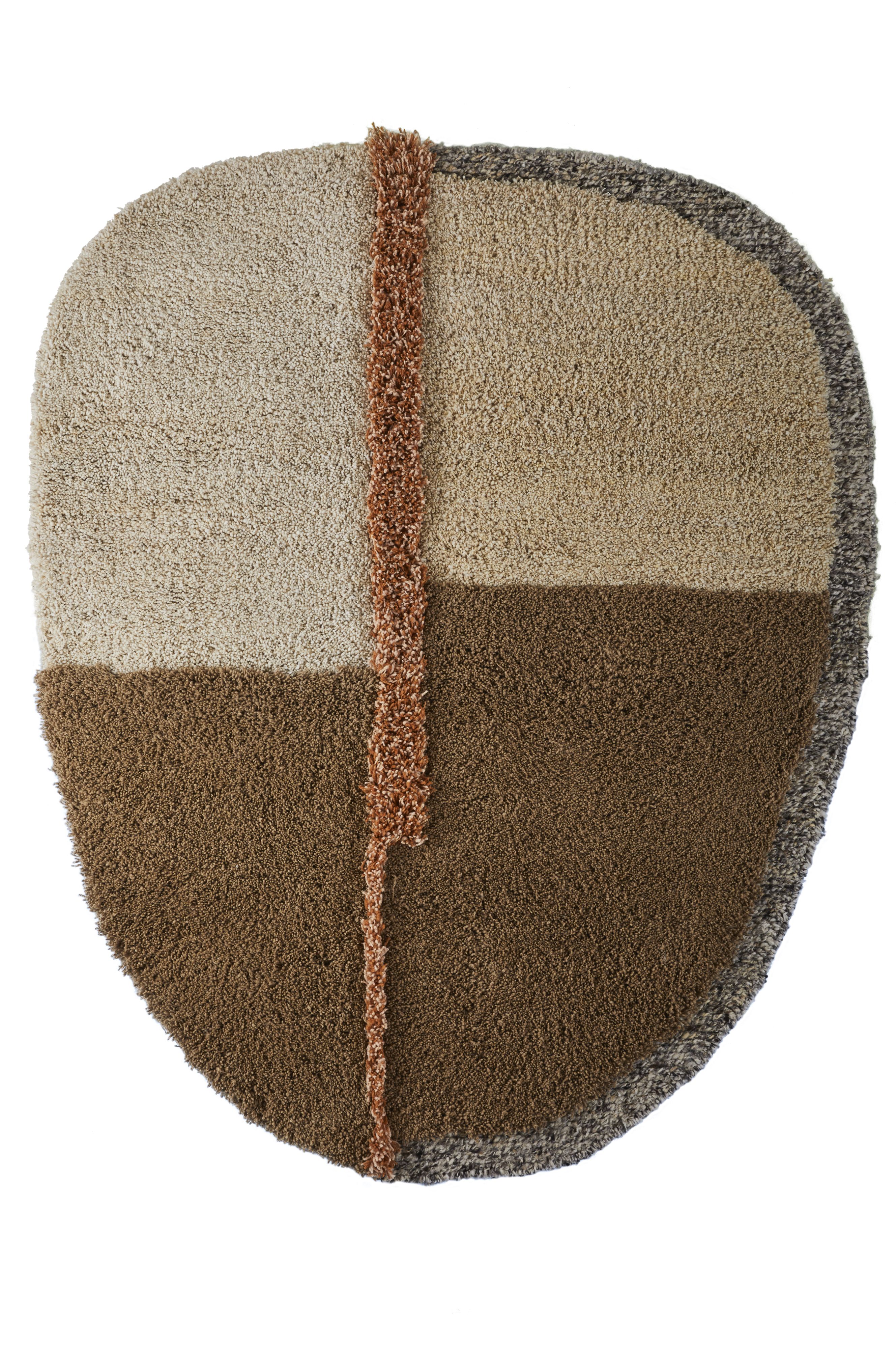 Nudo Teppich von ames, groß, beige und braun, mit vertikalem Streifen.