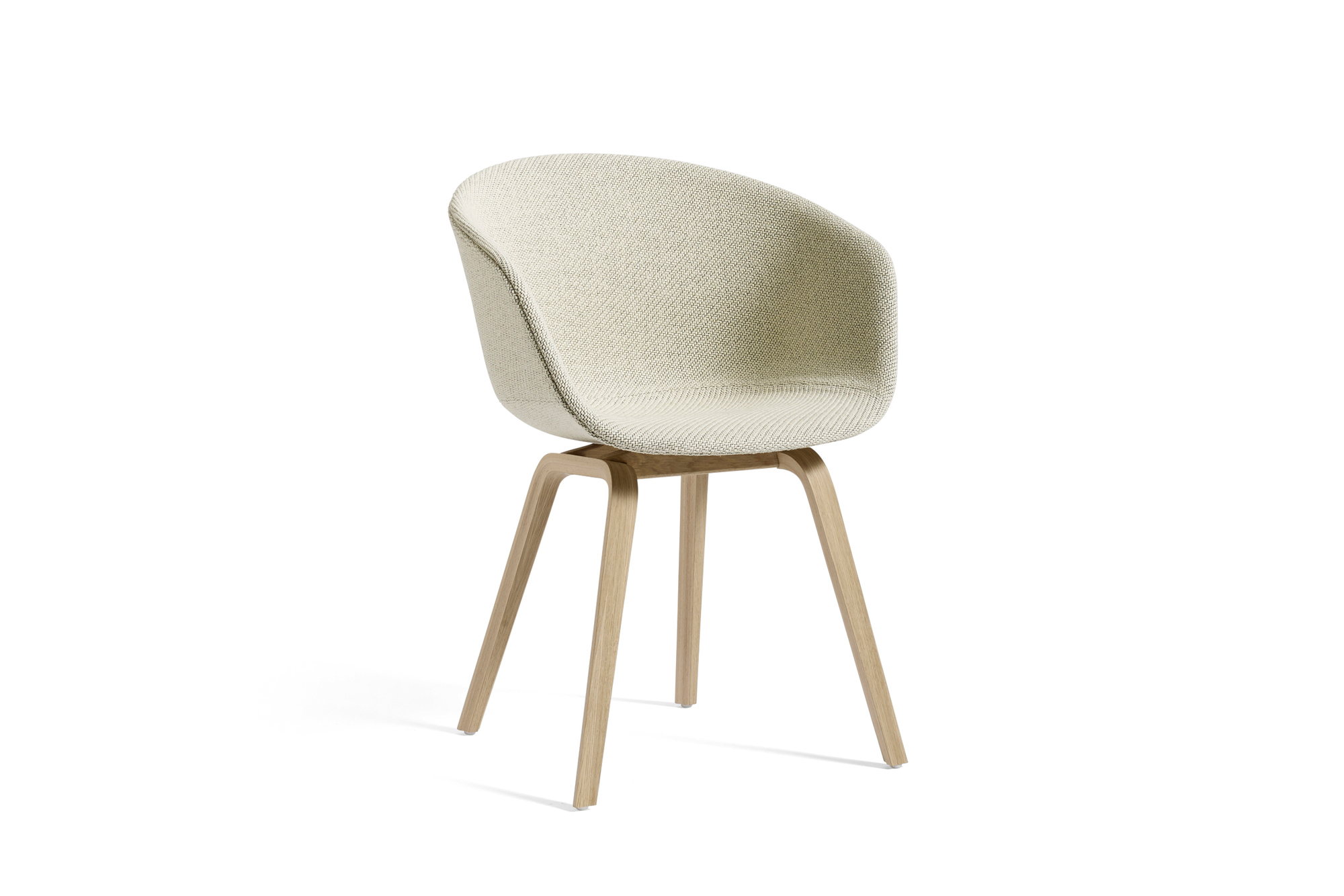 About A Chair AAC23 Stuhl von Hay mit Vollpolster und Holzgestell in Beige.