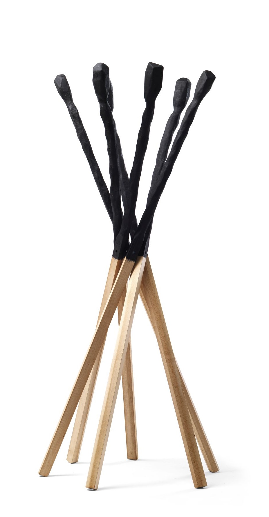 Mogg Match Kleiderständer aus Holz, geformt wie Streichhölzer, modernes Design für Flur und Garderobe.