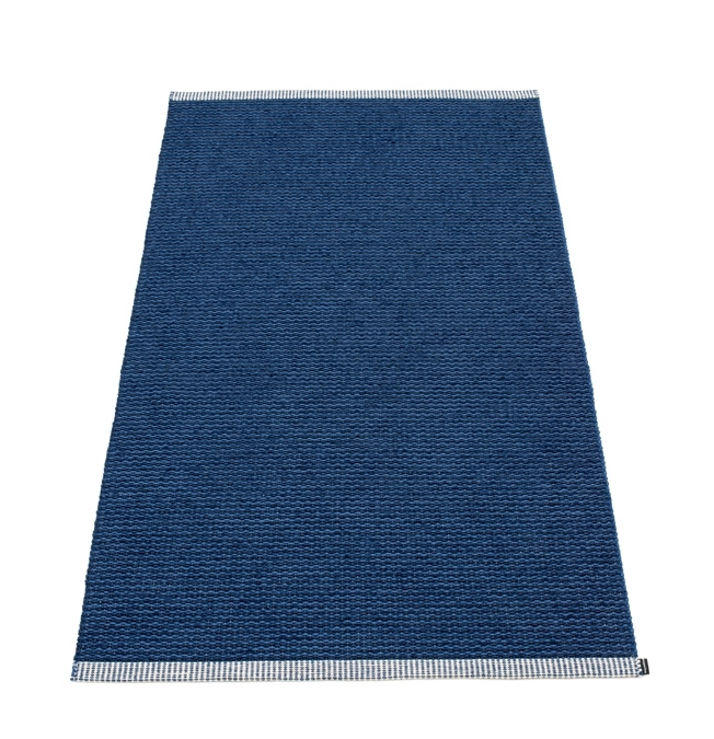 Blauer Pappelina Mono Kunststoffteppich 85x160 cm, ideal für Küche und Bad. Strapazierfähiger Teppich.