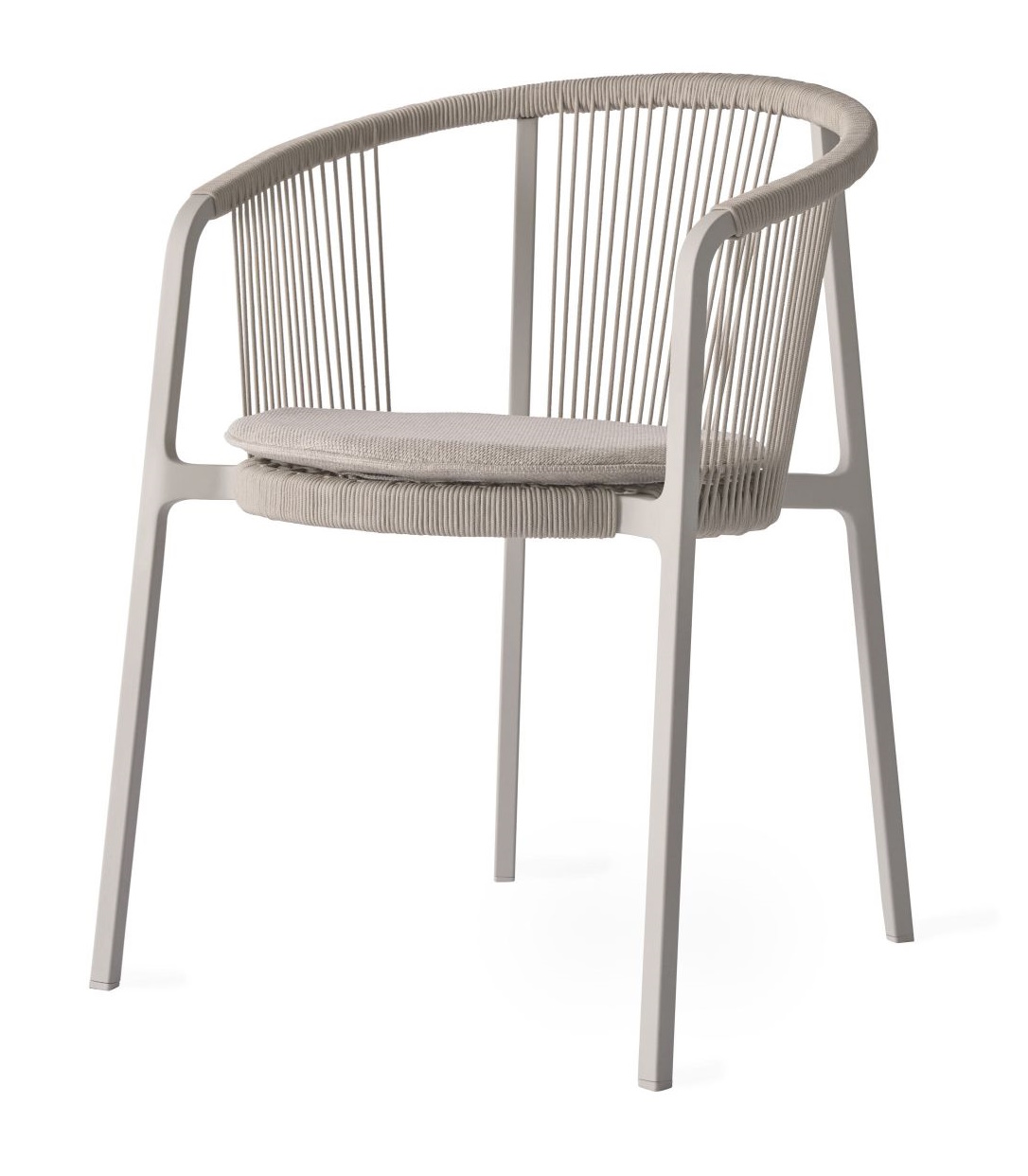 Lagrasse Stuhl: Vipp Outdoor Stuhl mit Seilgeflecht und bequemen Sitzkissen.