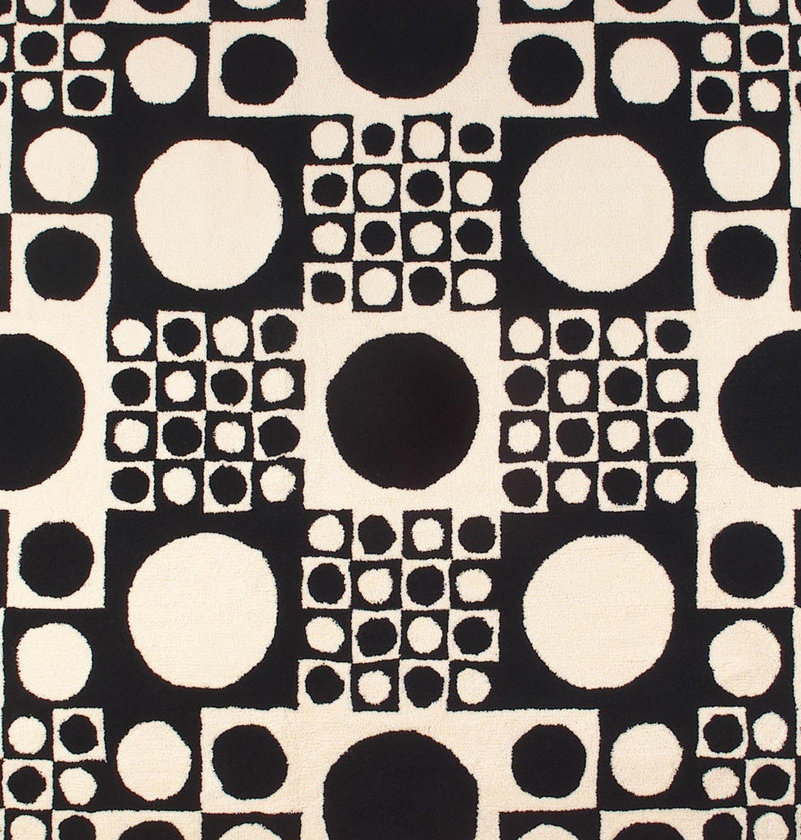Verner Panton Teppich VP Geometri: Schwarz-weiß gemusterter Teppich mit Kreisen und Quadraten für modernes Wohnambiente.