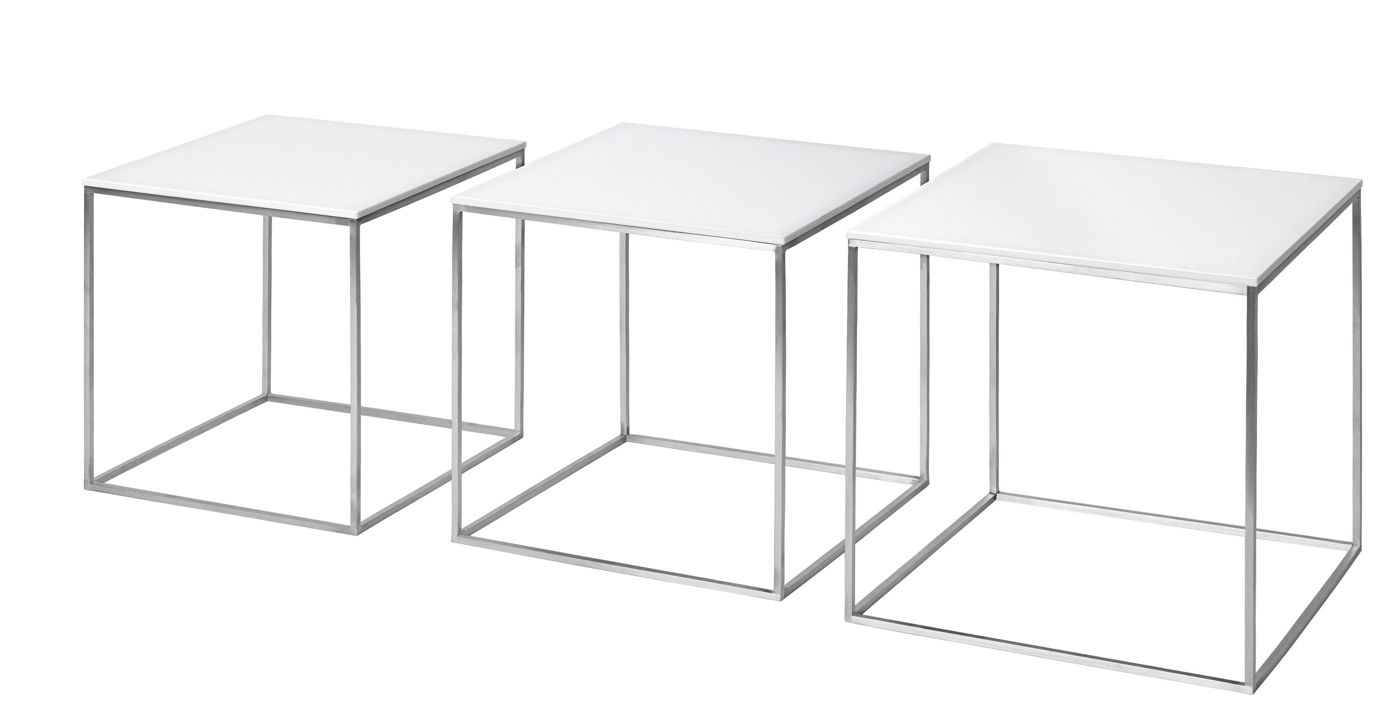PK71 Satztisch Set von Fritz Hansen mit weißen Tischplatten und Stahlgestell.