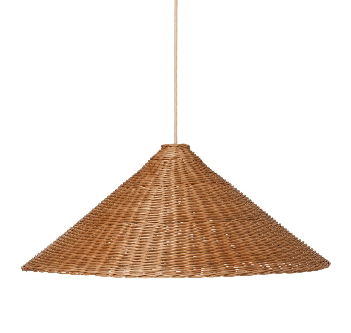 Ferm Living Dou Lampenschirm 68 cm: Kegelförmige Hängelampe aus Rattan, natürliche Beleuchtung.