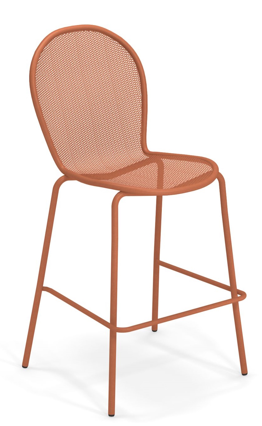 Bild eines orangefarbenen Ronda Barhockers von Emu, ideal für Garten und Terrasse.