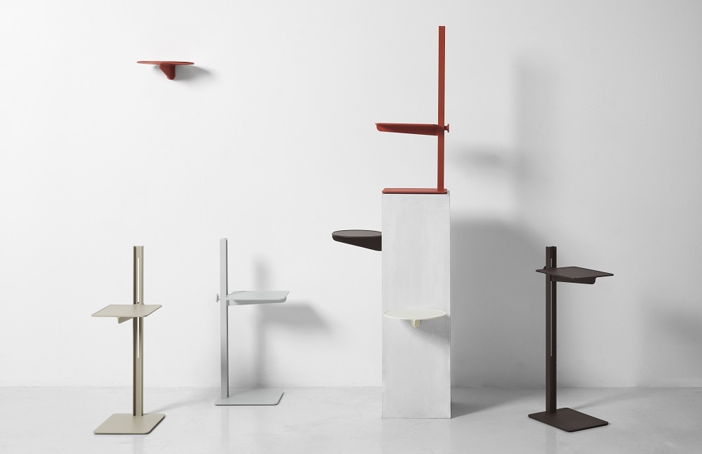 Verschiedene Museum Sidetable Beistelltische von String Furniture, höhenverstellbar, in Weiß und anderen Farben.