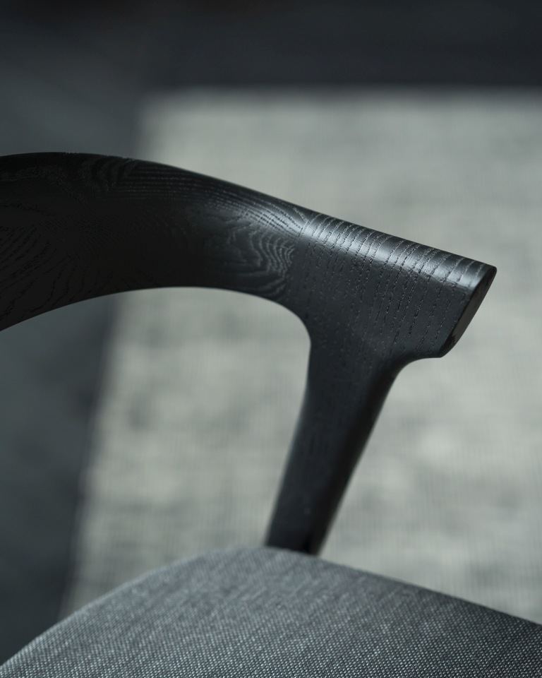 Bok Stuhl Eiche braun / Stoff Schwarz Ethnicraft