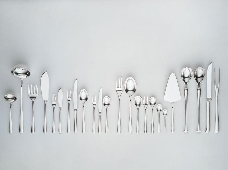 Alessi Caccia Besteckset: Komplettes 24-teiliges Edelstahl Besteckgarnitur mit Messer, Gabel, Löffel und Servierbesteck.