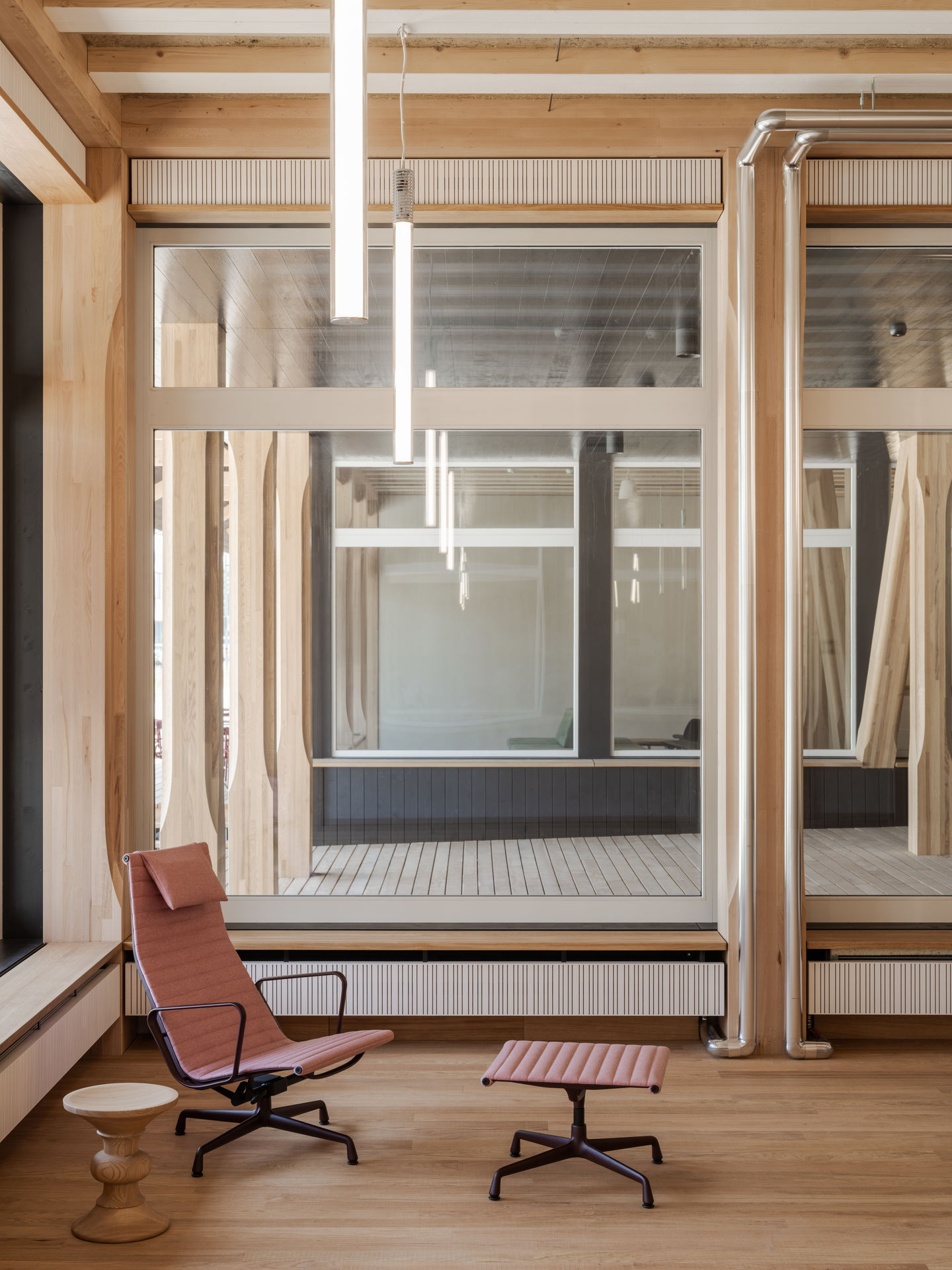 Aluminium Chair EA124 / EA 124 Sessel Vitra