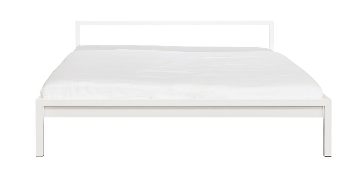 Weißes Pure Bett von Hans Hansen, Stahl pulverbeschichtet, Größe 200x200 cm, modernes Schlafzimmer Design.