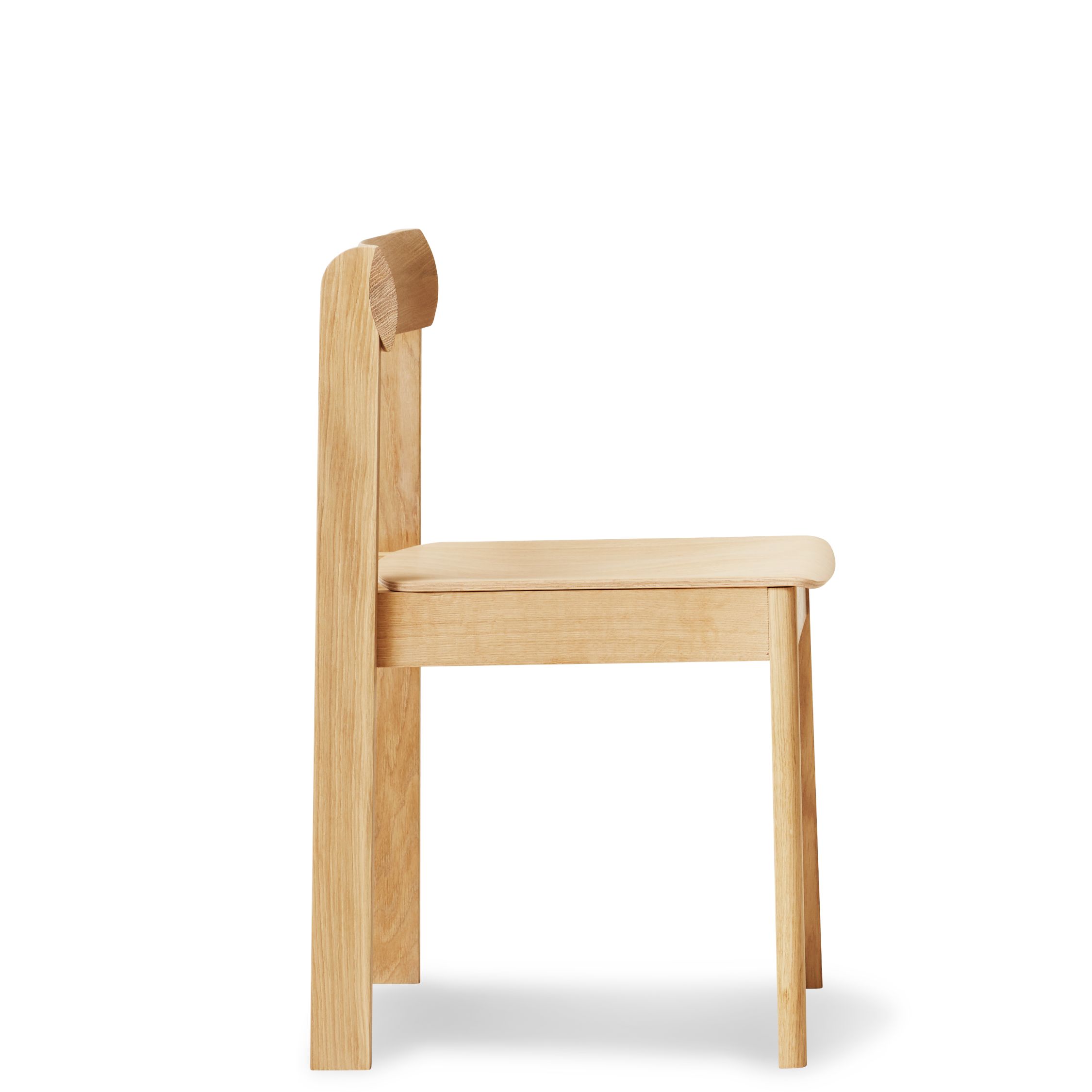 Seitenansicht des Blueprint Stuhls von Form & Refine, Eiche weiß geölt, minimalistisches Design.