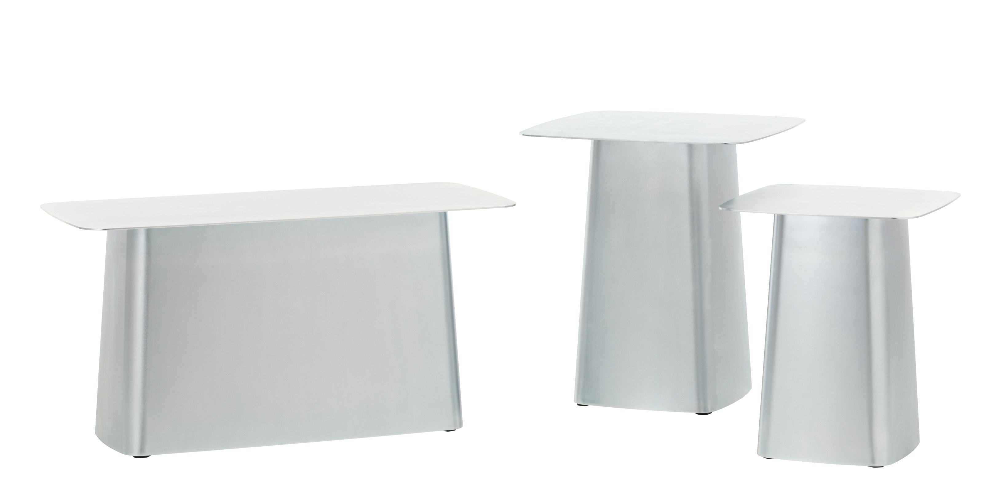 Drei verzinkte Metal Side Table Beistelltische von Vitra für den Outdoor-Bereich.