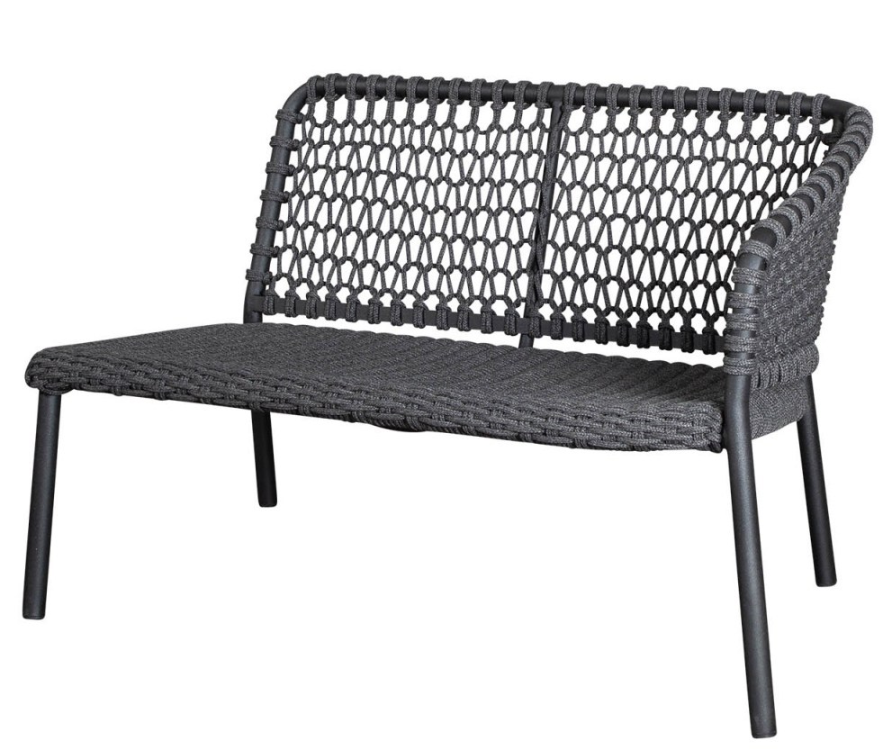 Graues Ocean 2-Sitzer Outdoor Sofa von Cane-Line mit geflochtenem Design für Garten und Terrasse.