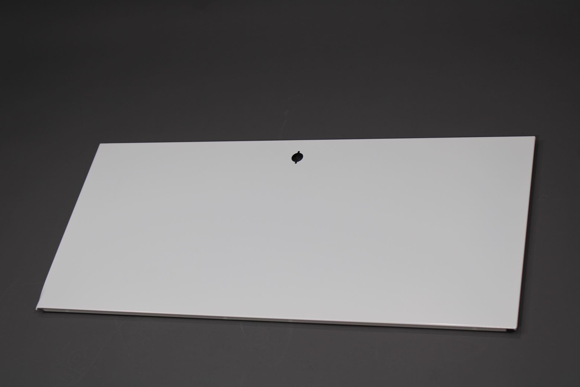 Reinweiße Klapptür 75x35 cm für USM Haller Möbel, ein Ersatzteil für modulare Systeme.