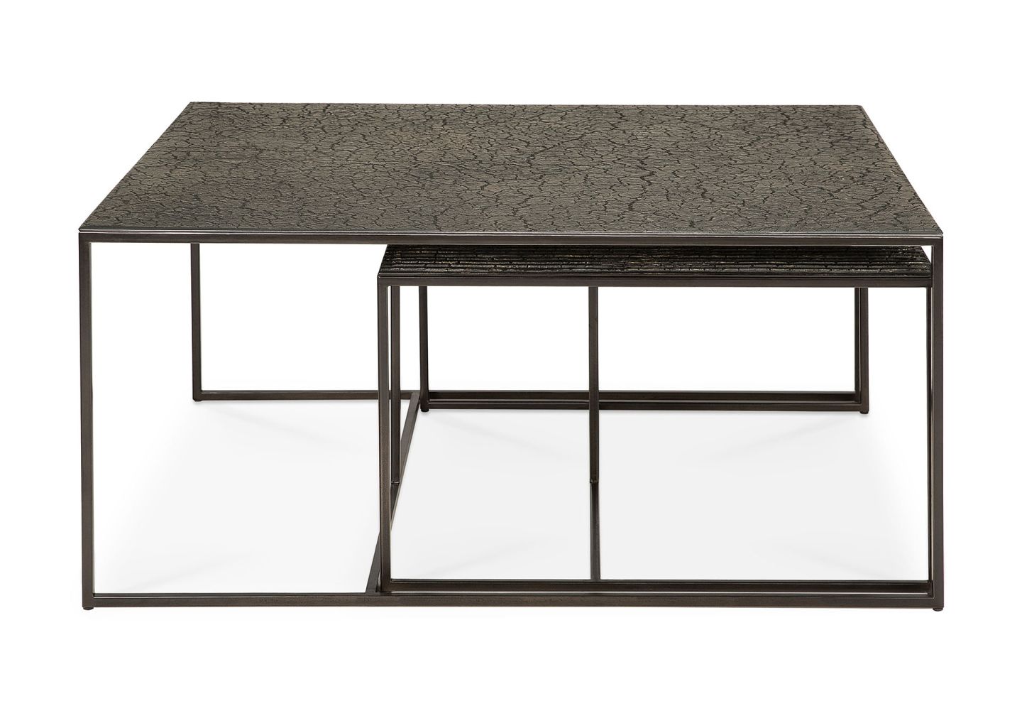 Pentagon Couchtisch 2er Set von Ethnicraft: Zwei quadratische Tische mit dunkler Tischplatte.