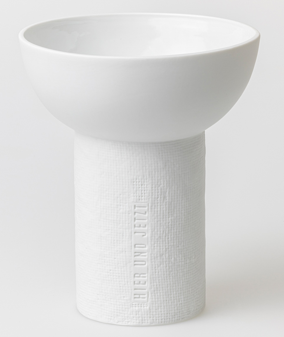 Weiße Räder Vase "Hier und Jetzt" mit zylindrischem Fuß und schalenförmigem Aufsatz, moderne Blumenvase.