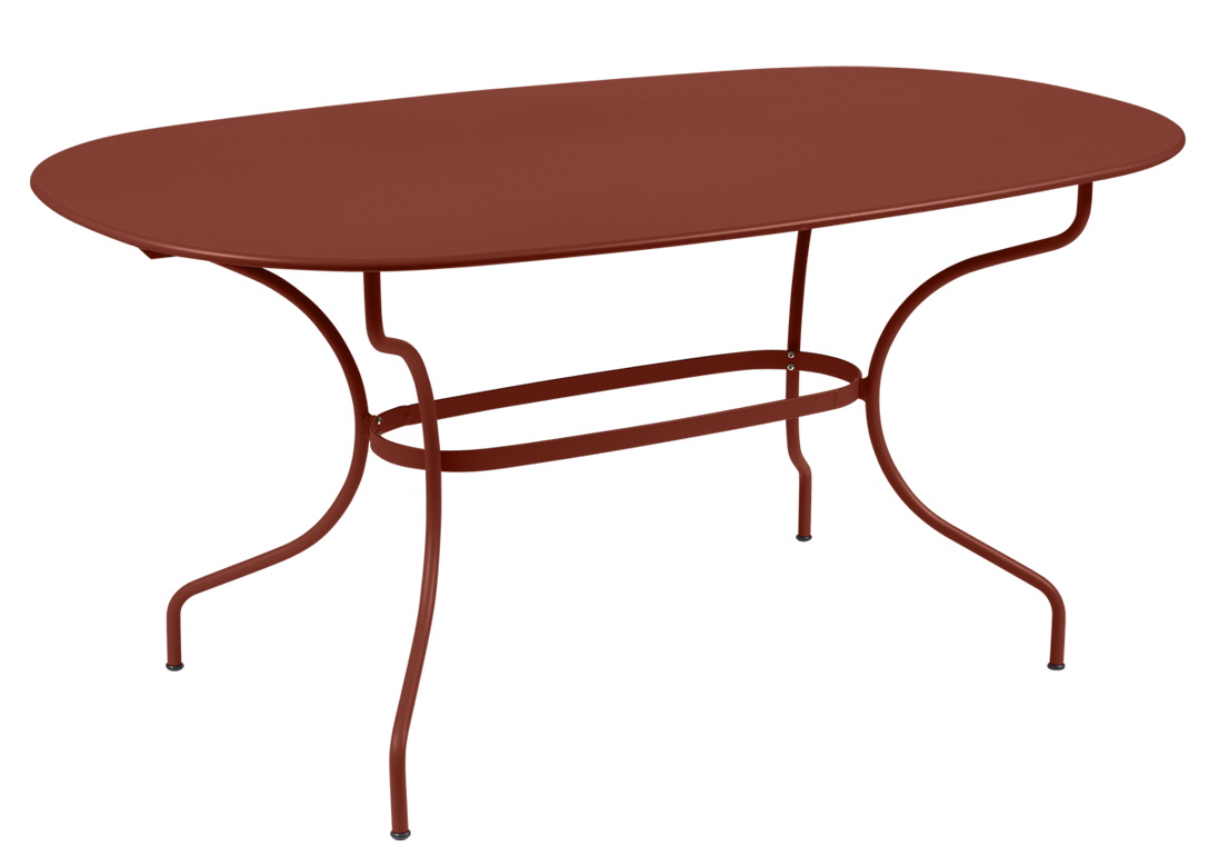 Brauner Opéra+ Gartentisch von Fermob, oval, aus Metall, für den Außenbereich.