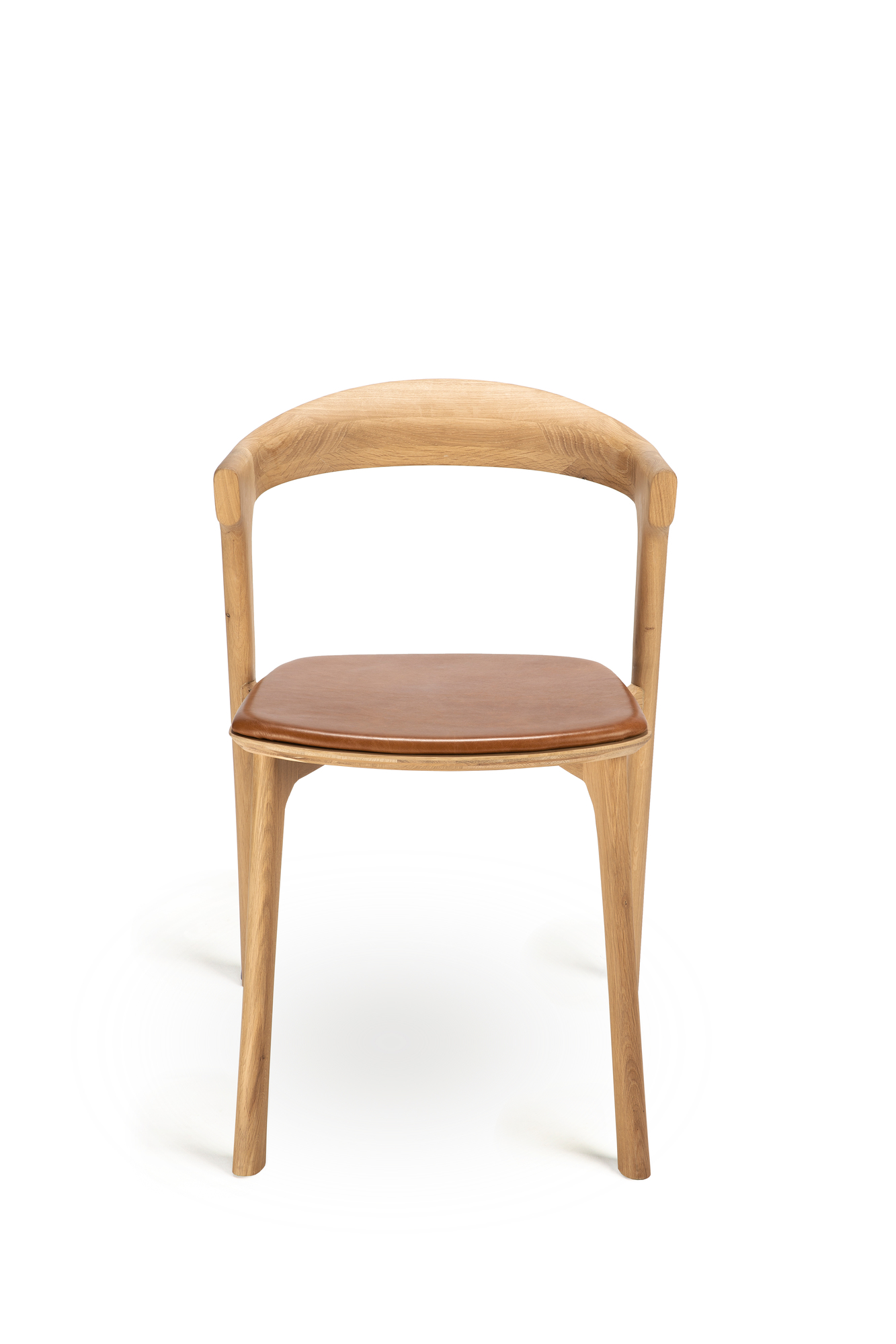 Bok Stuhl aus Eiche mit braunem Sitzkissen von Ethnicraft, modernes Möbeldesign.