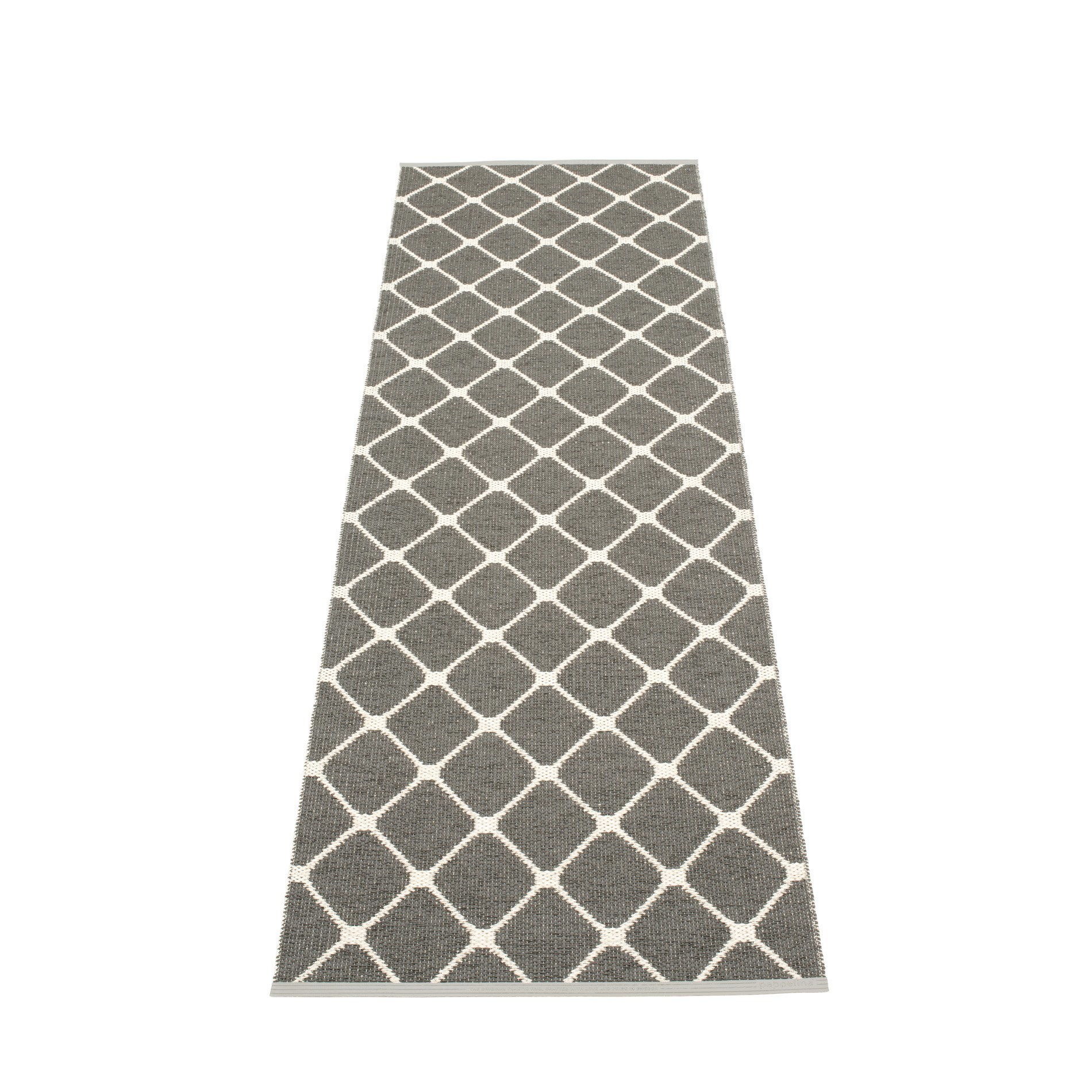 Grauer Pappelina Kunststoffteppich Rex mit weißem Rautenmuster, Größe 70x240 cm, für Innen und Außen.