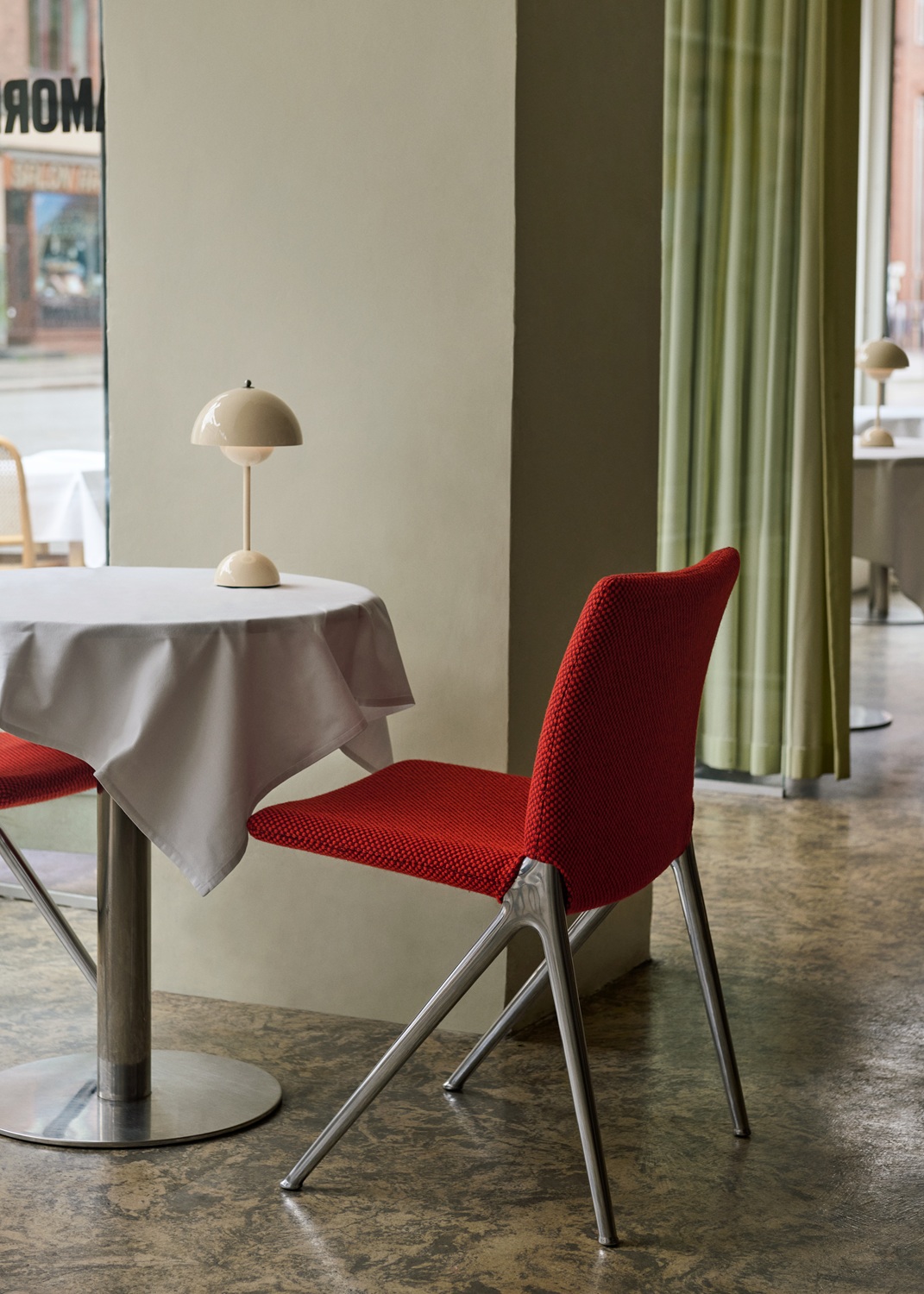 Flowerpot VP9 Portable Akkuleuchte / Tischleuchte mit USB AndTradition