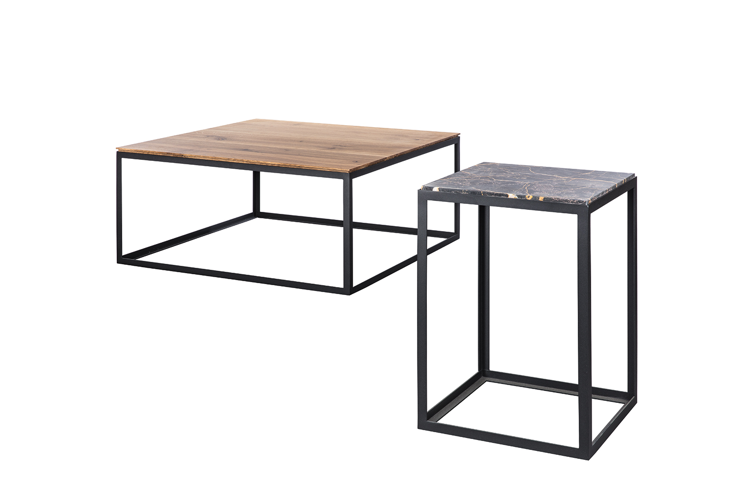 Janua SC 54 Beistelltisch Set: Ein Tisch mit Holzplatte, einer mit Marmorplatte, schwarz pulverbeschichtet.