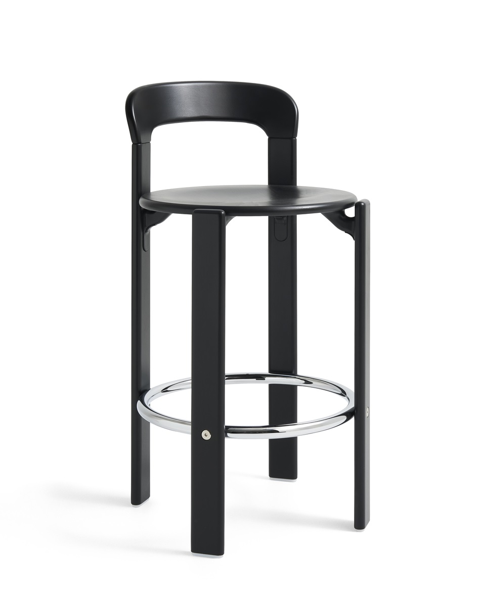 Schwarzer Rey Bar Stool Low Barhocker von Hay mit Rückenlehne und Fußstütze aus Chrom.