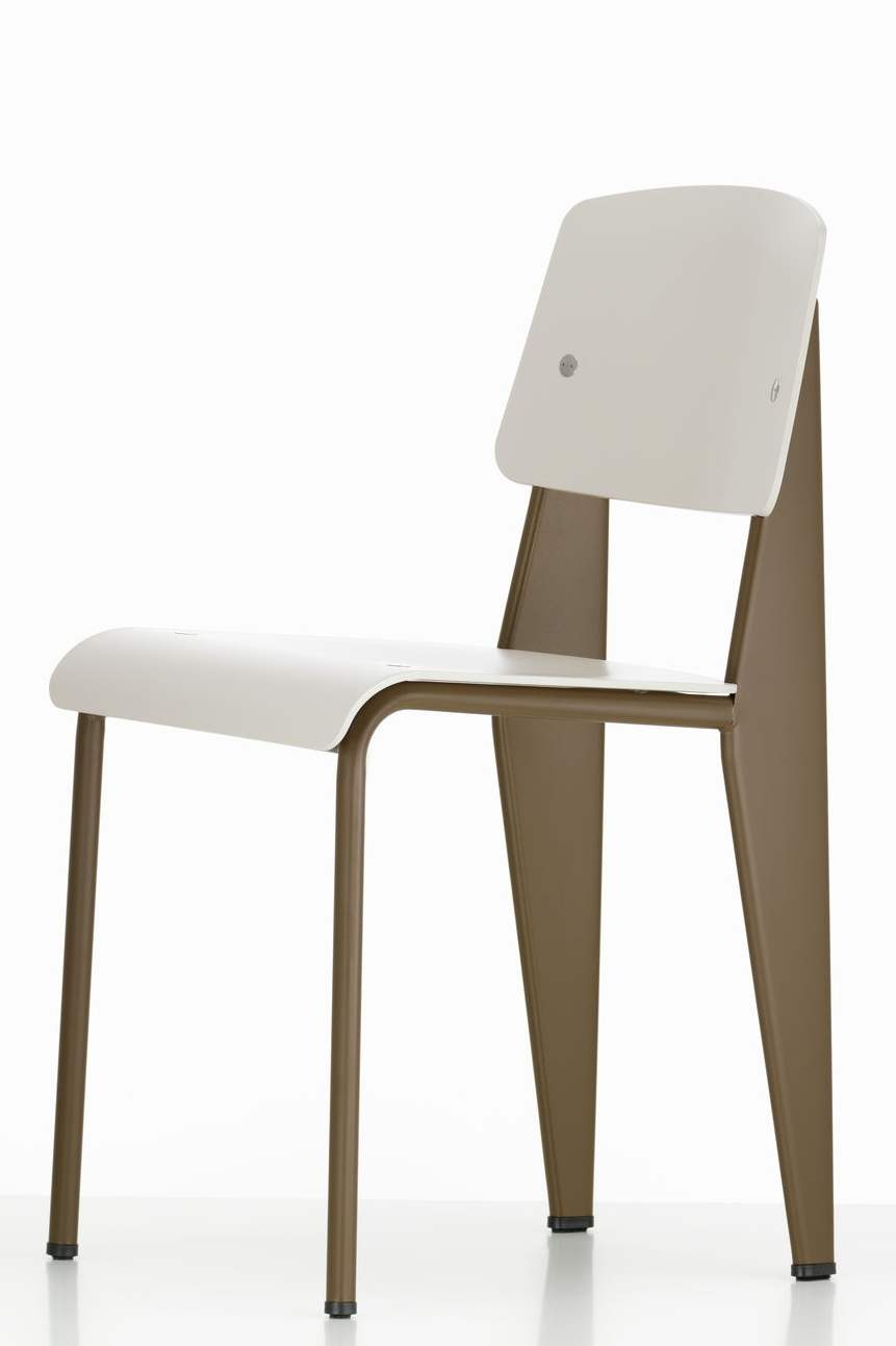 Vitra Standard SP Stuhl, beige Sitzfläche und Rückenlehne, braunes Stahlrohrgestell, modernes Design.