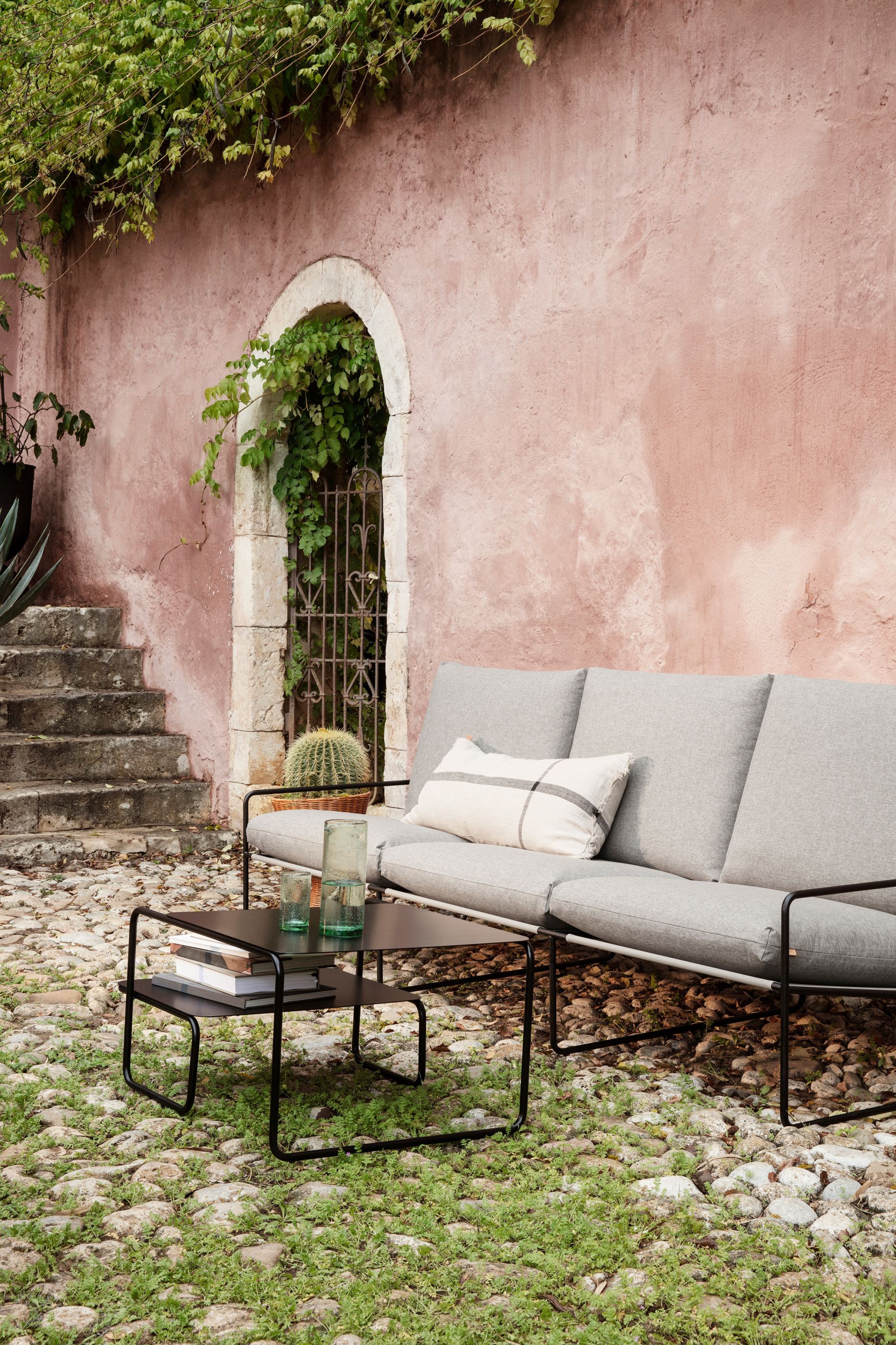 Desert 3-Sitzer Outdoor Sofa Gestell Schwarz Stripe Ferm Living