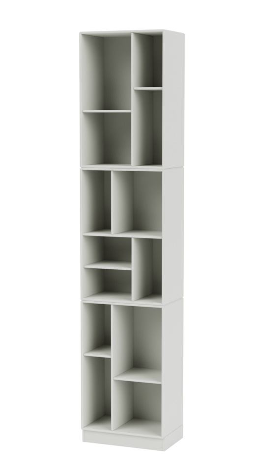 Weißes Loom Bücherregal im nordischen Design mit Fächern unterschiedlicher Größe für Bücher und Dekoration.