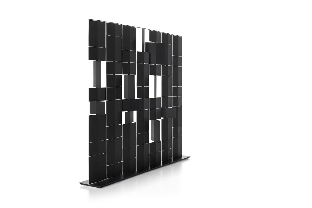 Schwarzer Divide It Raumteiler von MDF Italia mit drei Modulen und geometrischem Design.