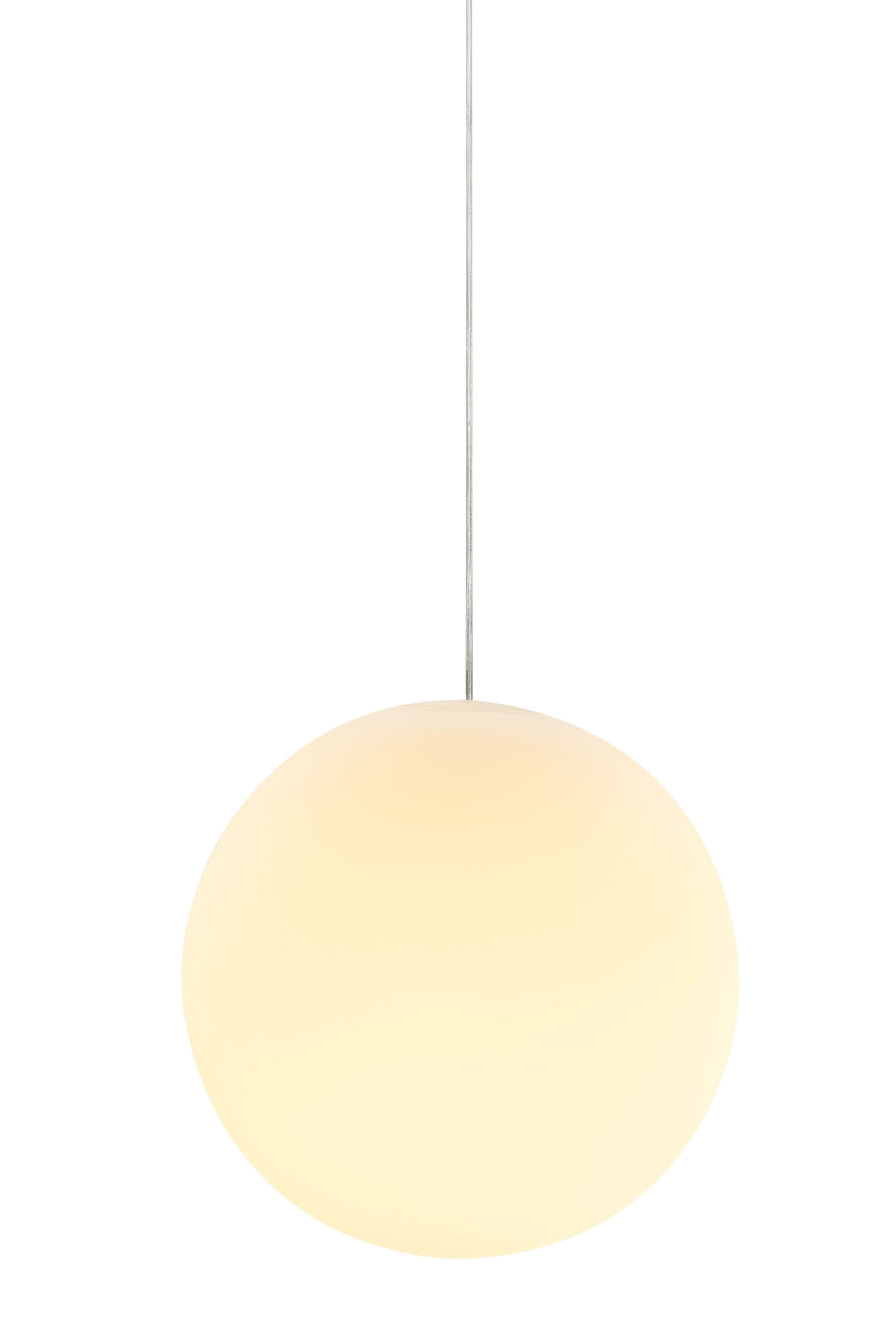 Große, runde Luna Lamp Pendelleuchte von Design House Stockholm, leuchtend und schwebend.