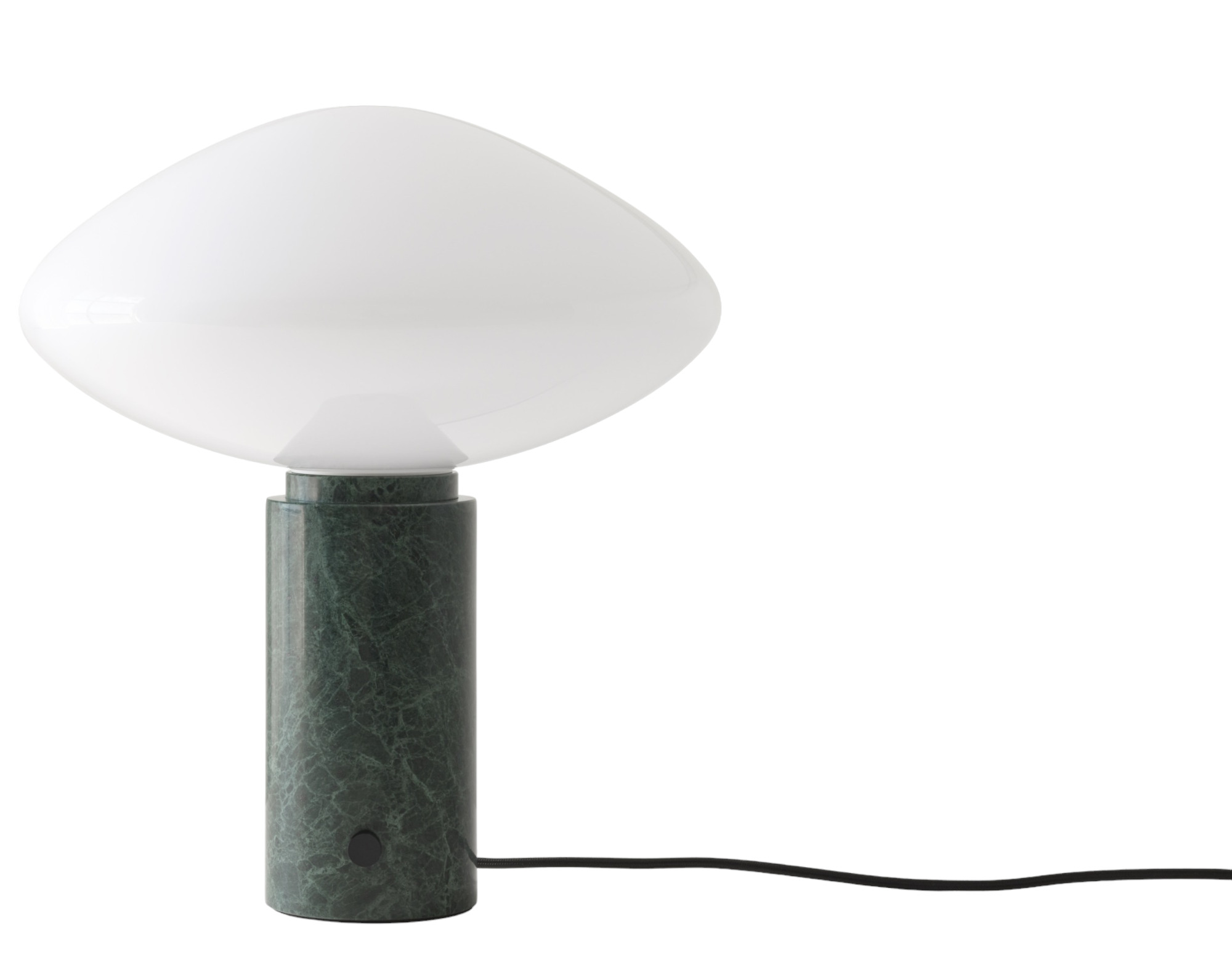 Mist AP17 Tischleuchte von AndTradition in Grün: Moderne Lampe mit weißem Schirm und Marmorfuß.