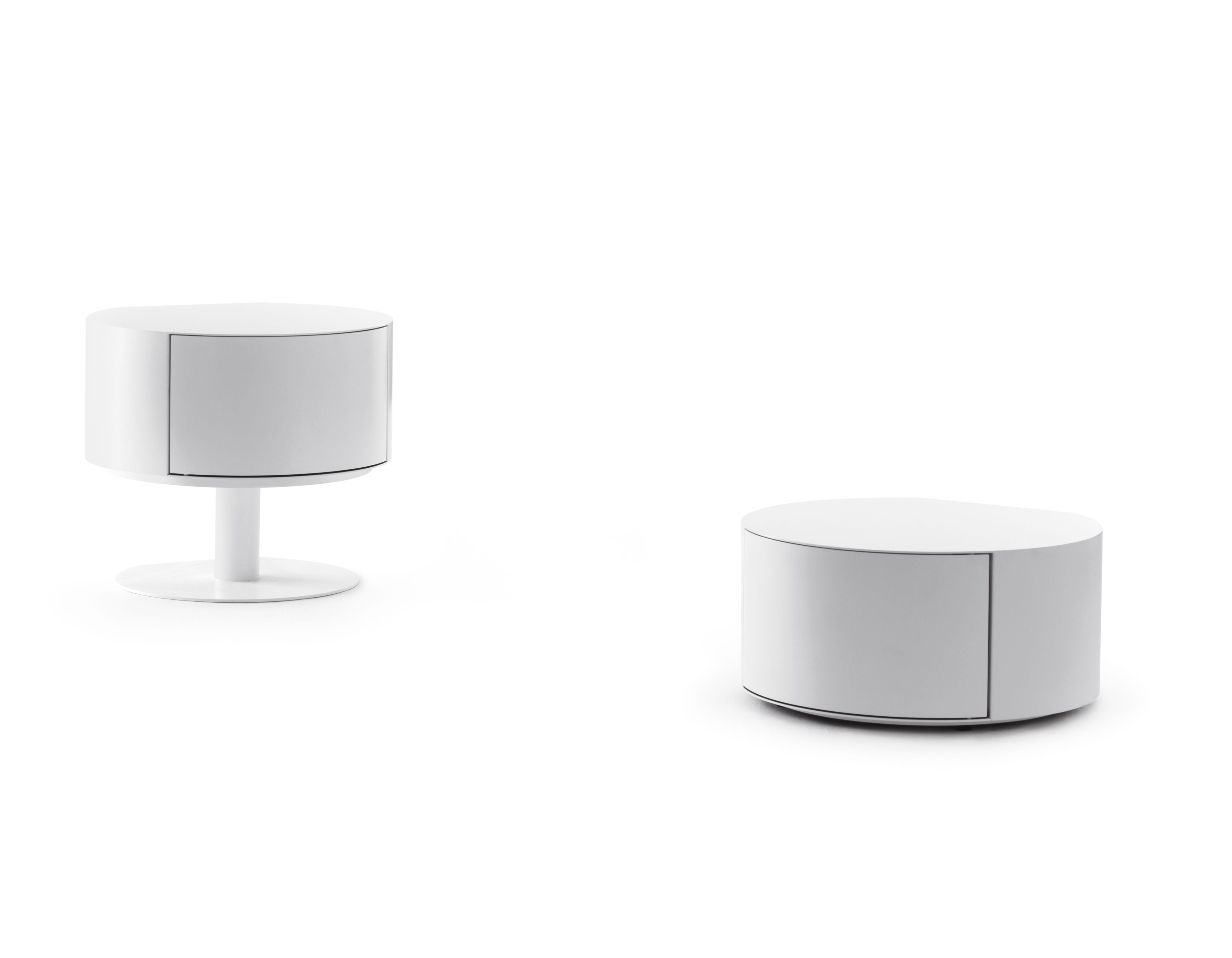 Bon.Bon Nachttische von Opinion Ciatti: Zwei weiße, runde Container mit Schublade, modernes Design.