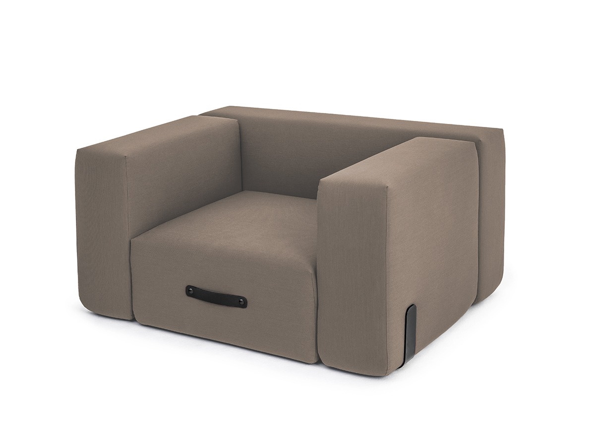 Taupefarbener Miami Outdoor Sessel von Conmoto, modernes Design für Garten und Terrasse.