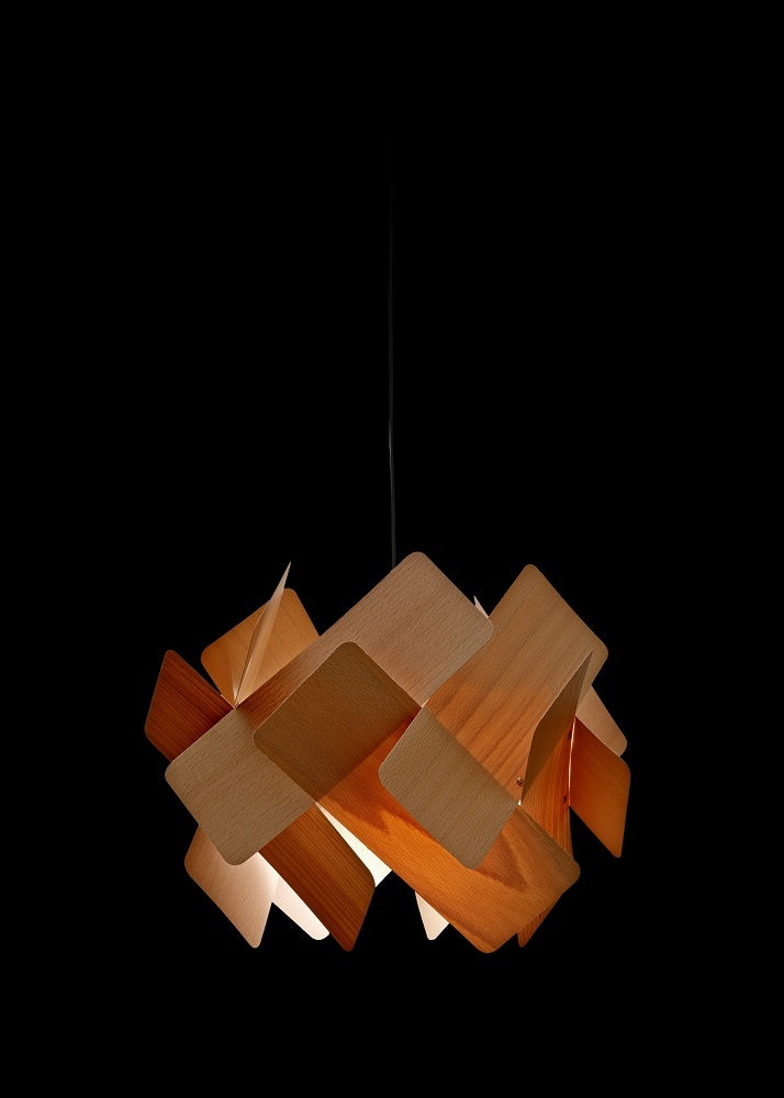 Escape LED Pendelleuchte: Moderne Hängelampe aus Holzfurnier, warmes Licht, Design von LZF Lamps.