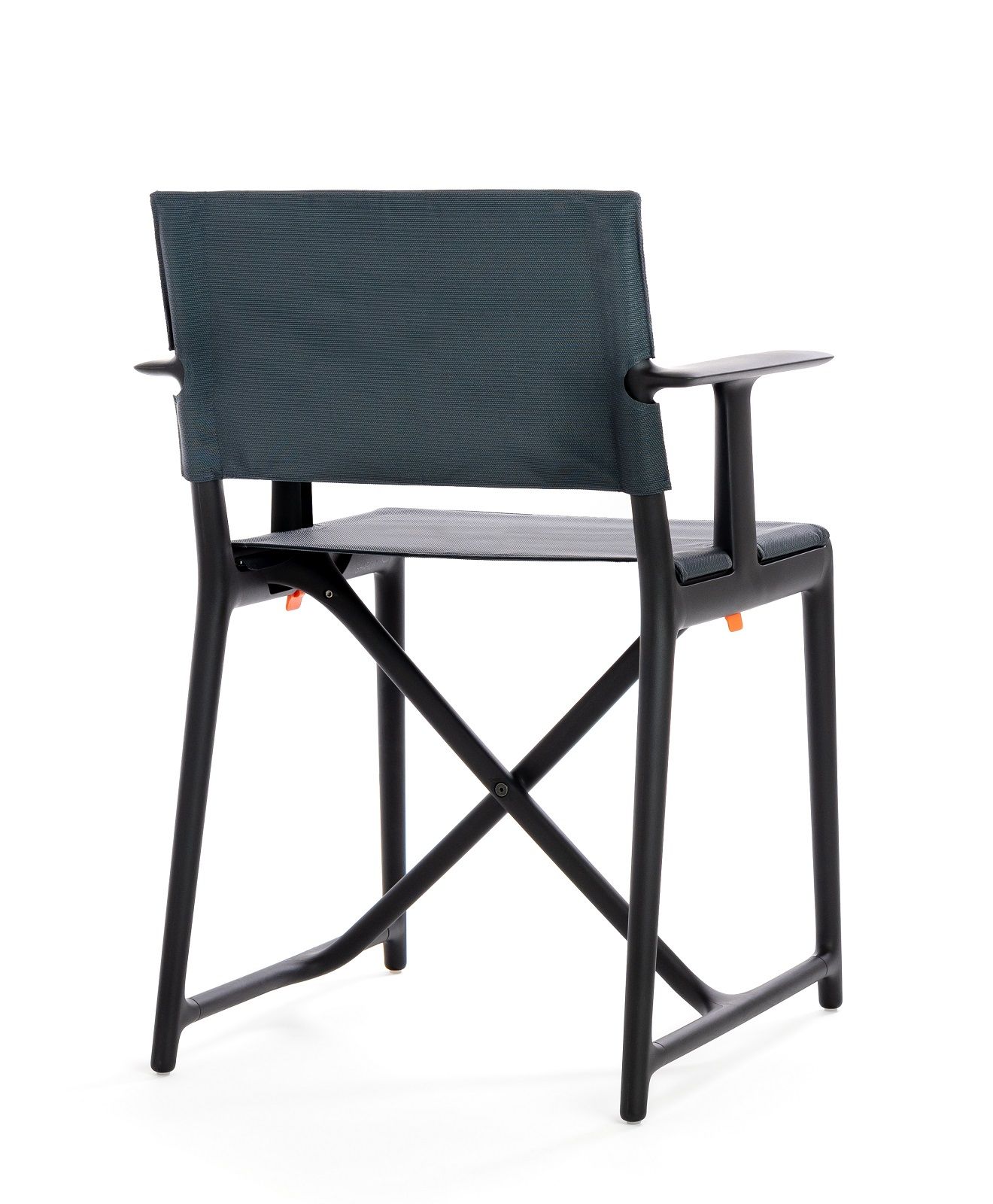 Stanley Regiestuhl Magis, klappbarer Director's Chair mit Armlehnen und dunkelgrauem Stoffbezug. Faltbarer Stuhl für den Innen- und Außenbereich.