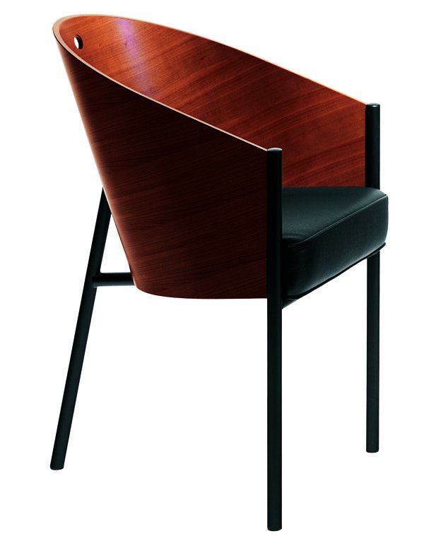 Costes Armlehnstuhl von Driade: Holzschale, schwarze Lederpolsterung und Metallbeine, modernes Möbeldesign.