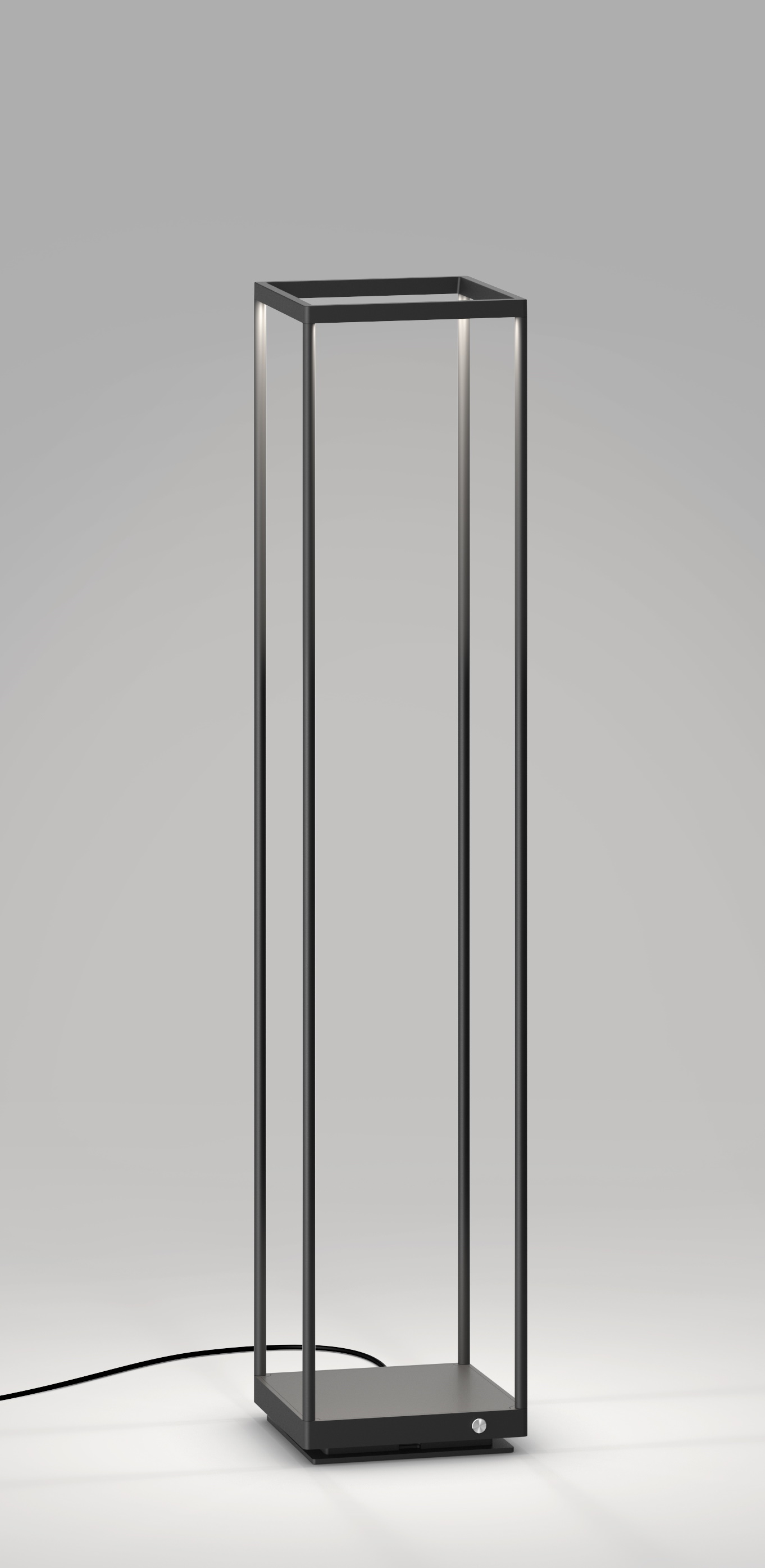 Schwarze Reflex Stehleuchte S 100 von Serien Lighting, moderne Innenbeleuchtung mit minimalistischem Design.