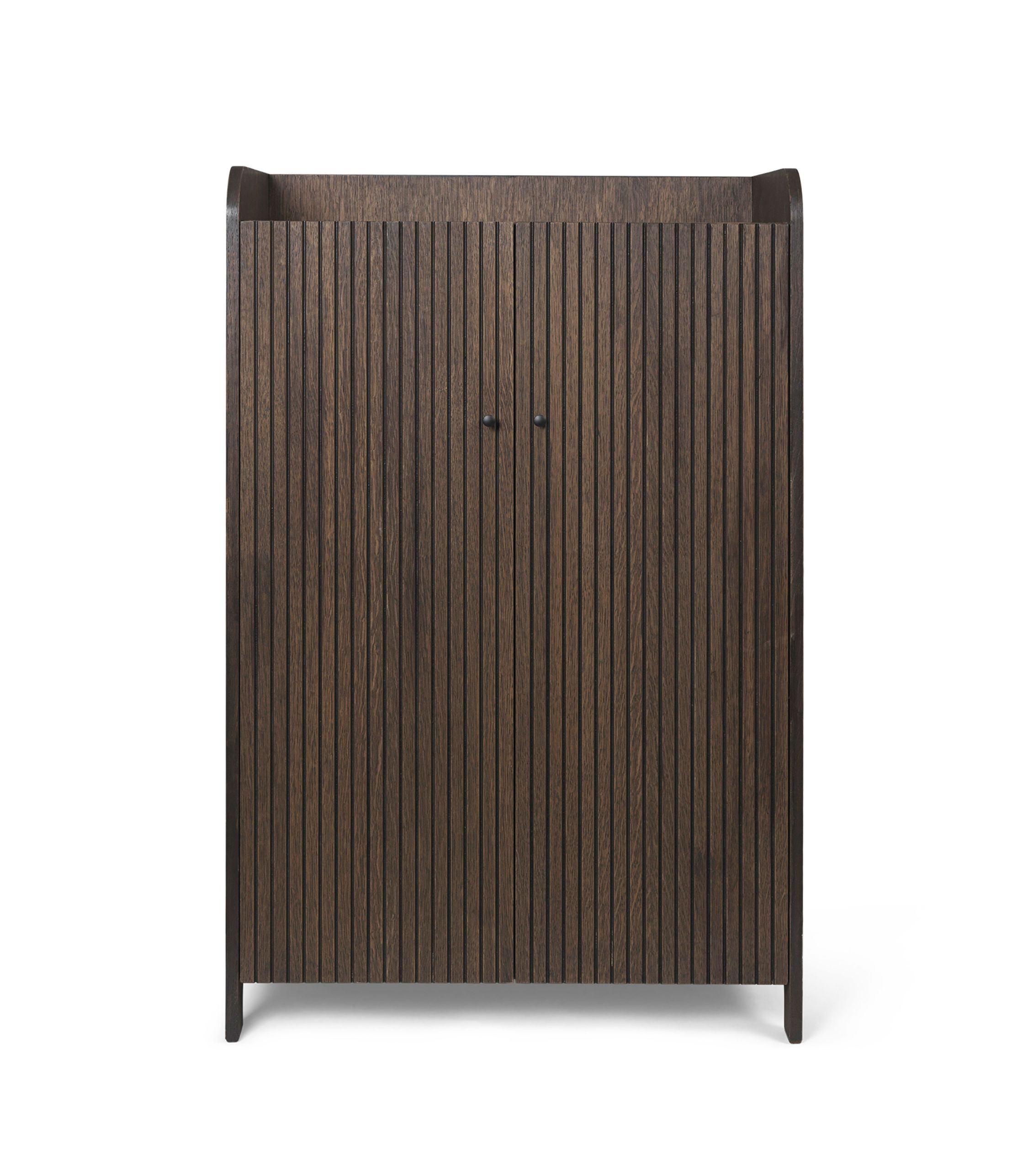 Sill Schrank von Ferm Living, niedrige Kommode aus dunkel gebeizter Eiche mit zwei Türen.
