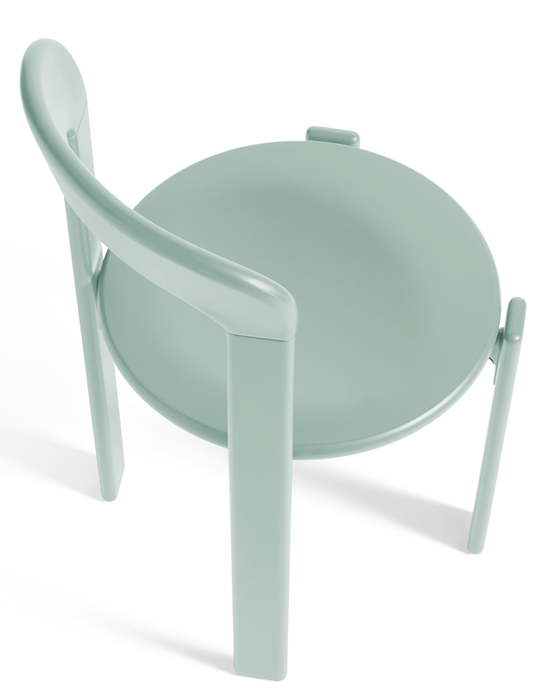 Nahaufnahme des Rey Chair Stuhls von Hay in Herbstgrün, modernes Möbeldesign.