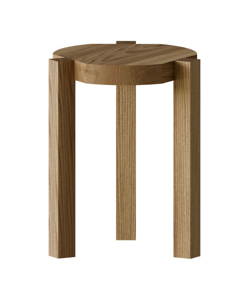 Ayo Hocker von New Tendency: Minimalistischer, runder Hocker aus hellem Holz mit drei Beinen.