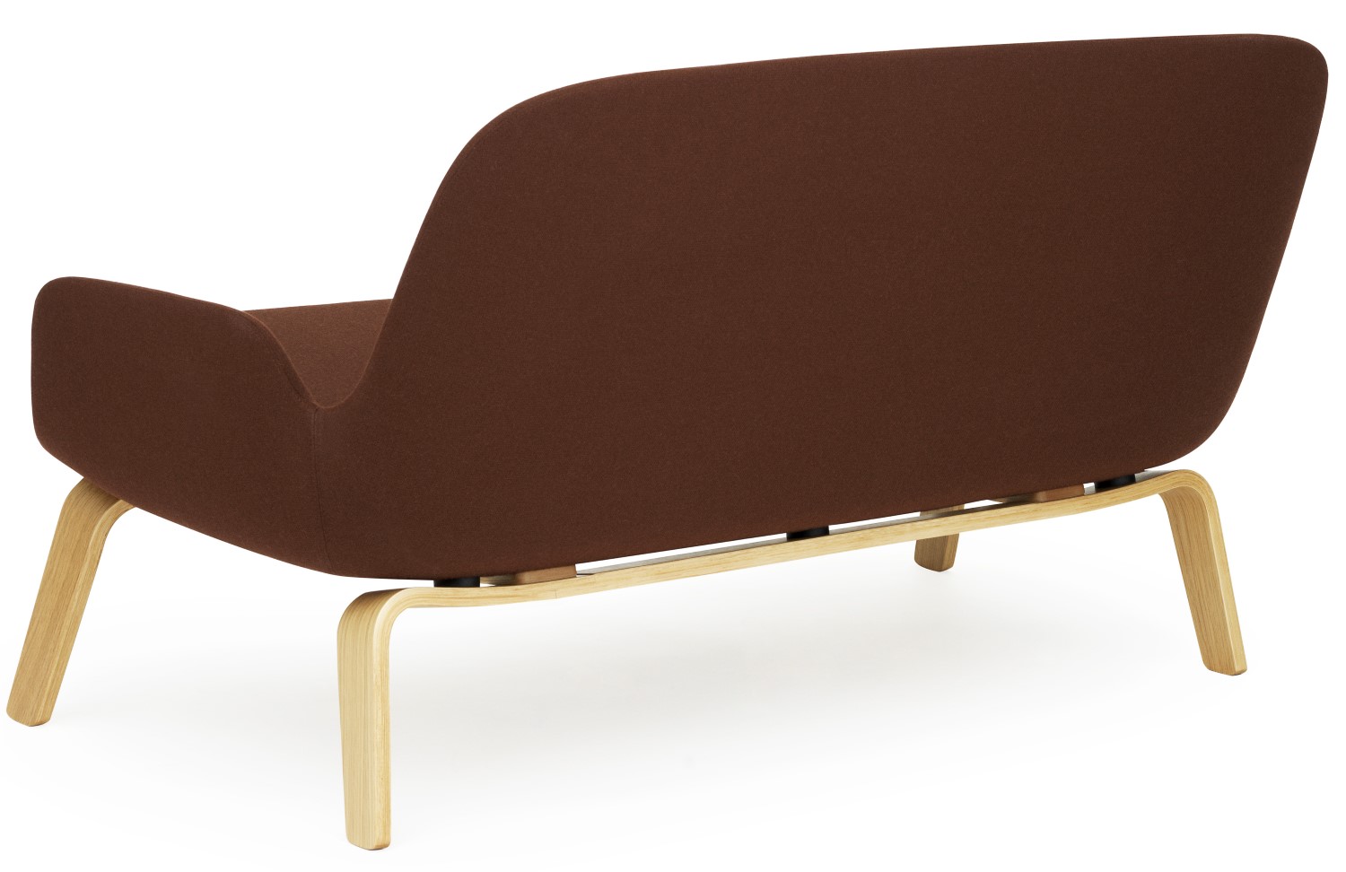 Rückansicht des Era Sofa von Normann Copenhagen mit braunem Stoff und Holzgestell.